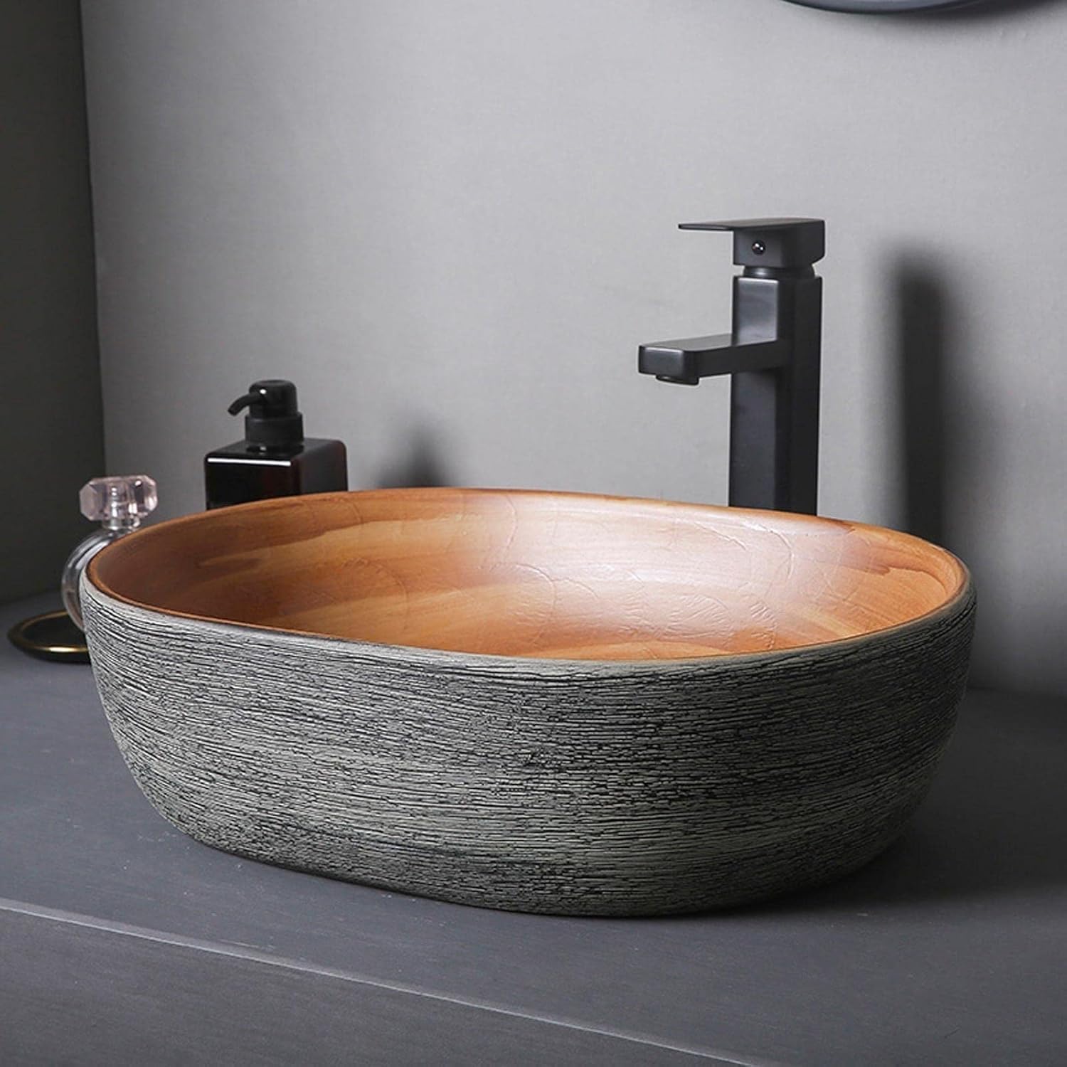 Nowoczesny owalny zlew ceramiczny – umywalka łazienkowa nad blatem, stylowa toaletka na blat do współczesnych przestrzeni i łatwa do czyszczenia