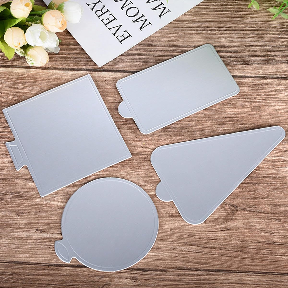 Lot de 100 plateaux à gâteaux en carton de différentes formes pour pâtisseries et desserts, plateau en carton doré, tapis en mousse, base de gâteau, outils décoratifs, argentés, ronds, S