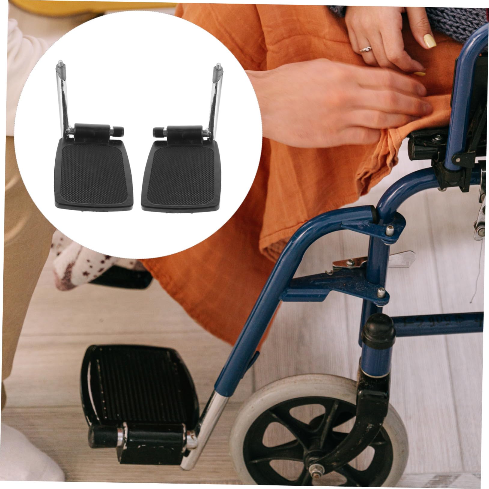 Reposapiés para Silla de Ruedas con Poste, Diseño Resistente y Plegable, Material Plástico Negro, Par de Pedales para Uso en Personas Edades Color Aleatorio