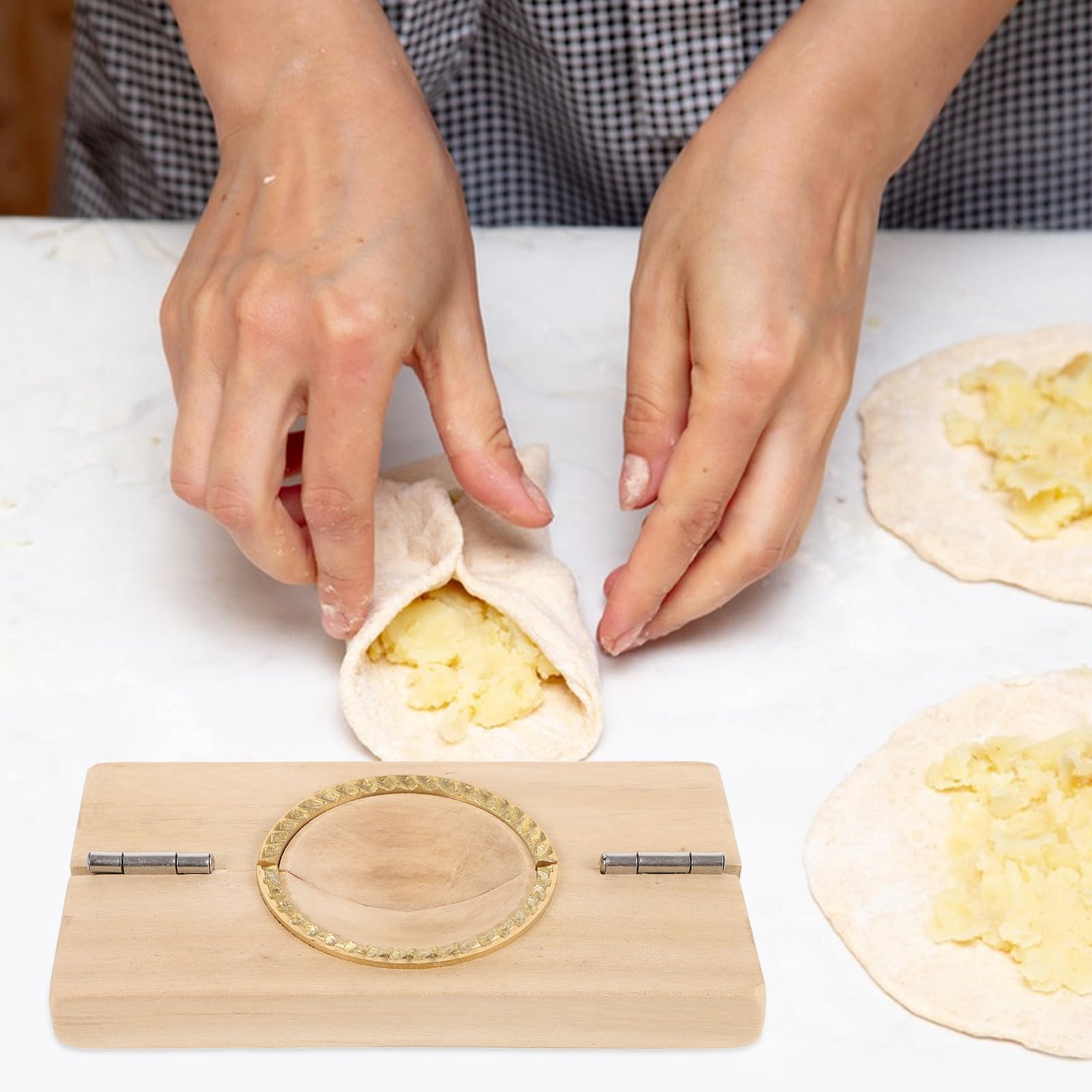 TOPBATHY Compact Wooden Dumpling Maker, Reusable Dumpling Press for Home Hotels, Restaurants - Image 4