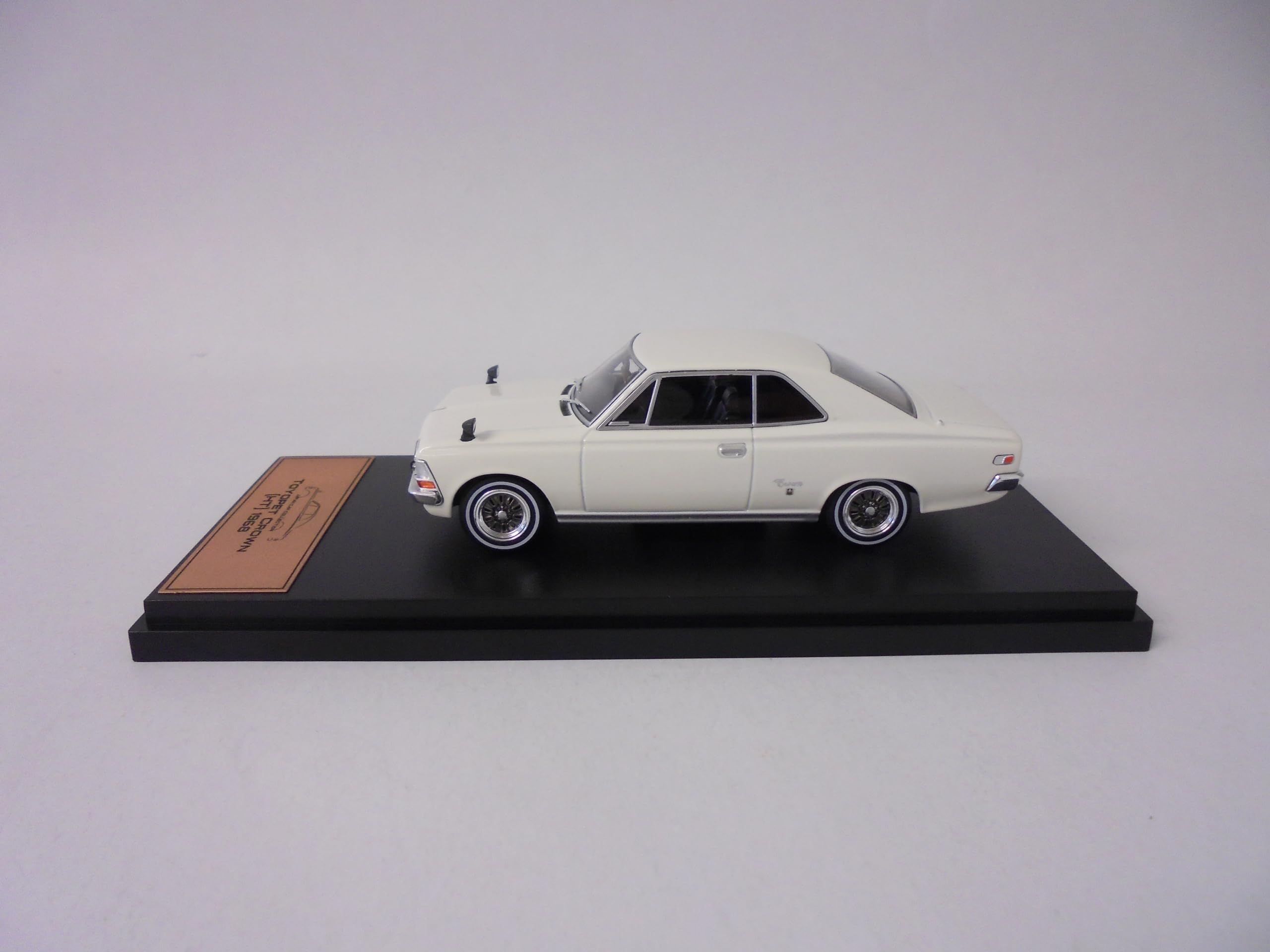 OPO 10 - Collectible Miniature car 1/43 Compatible with Toyopet Crown HT 1968 - JPL26