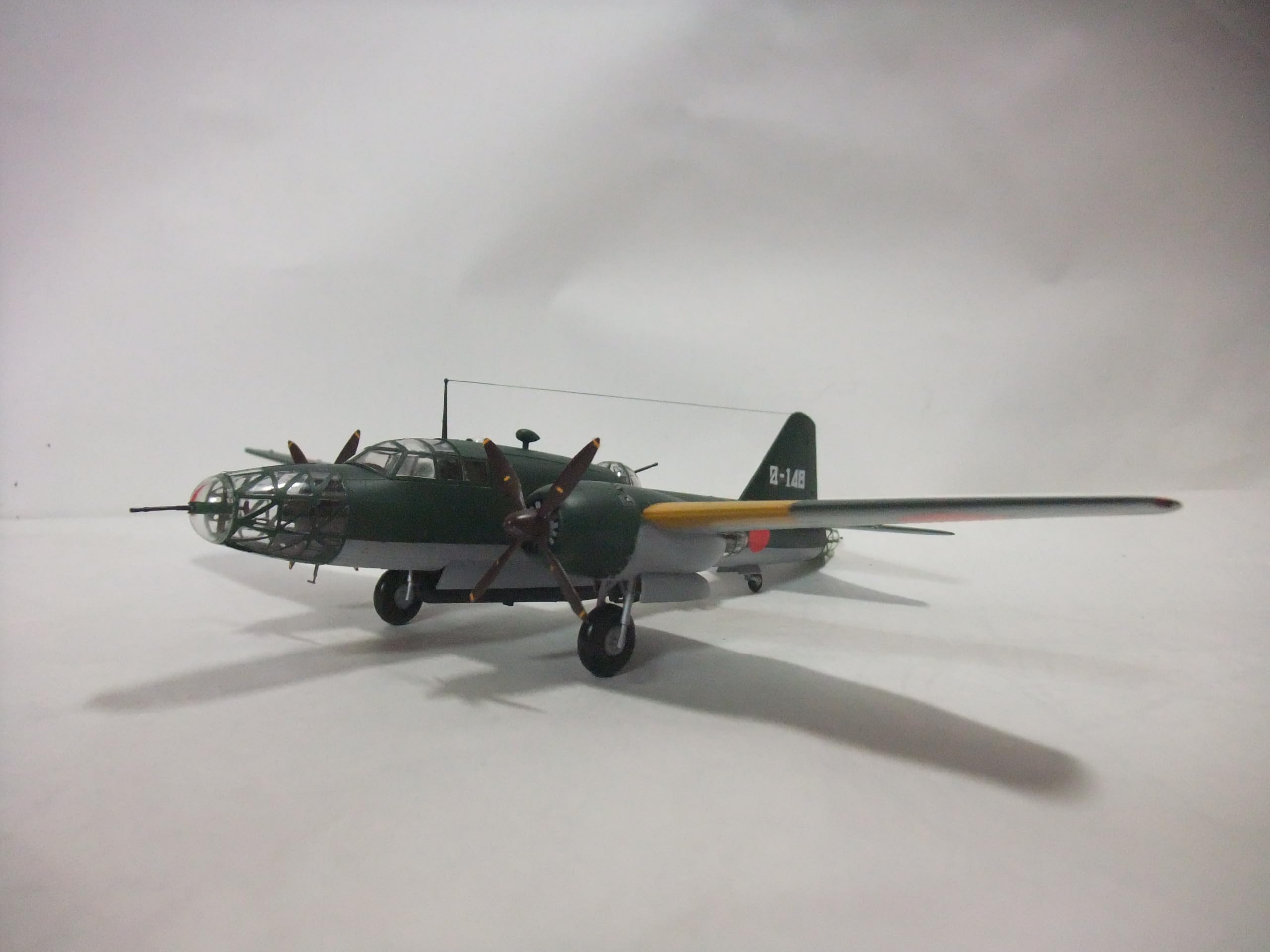 Amazon.co.jp: 完成品 日本陸軍 四式重爆撃機 飛龍 サイズ72分の1