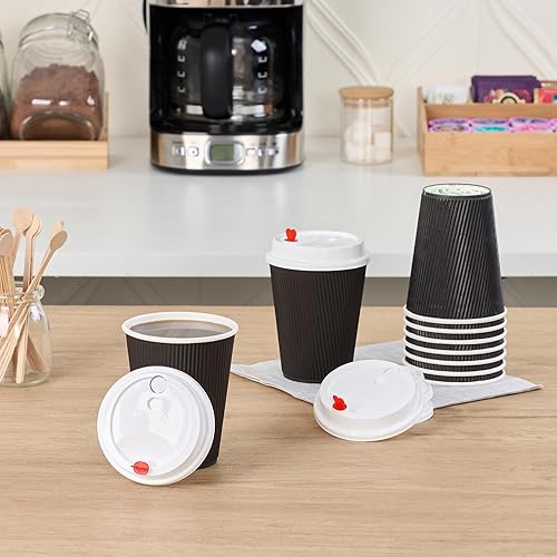 Miniatura 3 de Restaurantware Solo tapas 50 tapas desechables de taza de café blancas sin BPA con tapones de tapón de corazón rojo. Se adapta a tazas de 8 onzas,