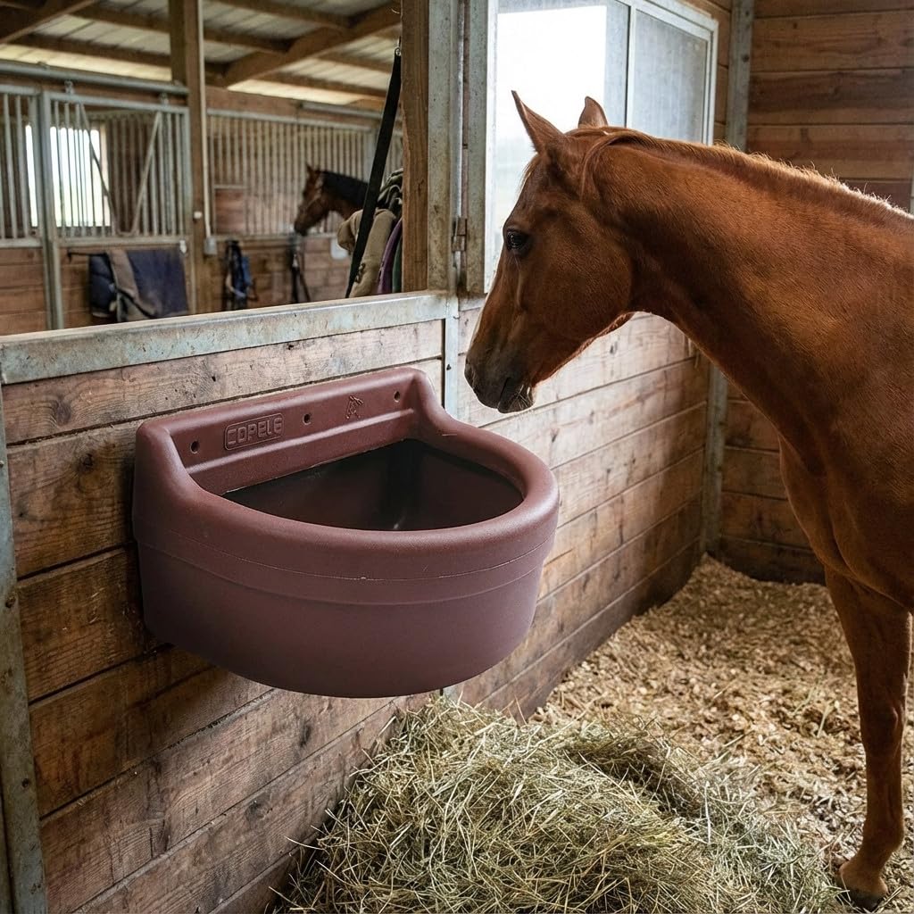 Suinga Comedero de 8 litros con Asa, Fuerte y Robusto para Caballos - Alimentación de Caballo de Alta Resistencia