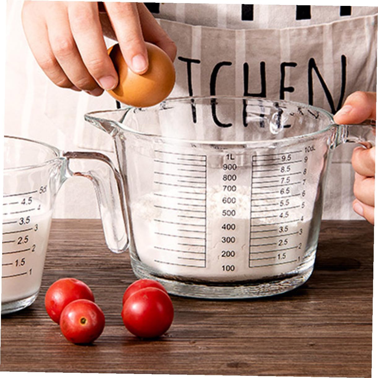 Hitzebeständiger Messbecher aus Glas mit Skala für Creme und Saft