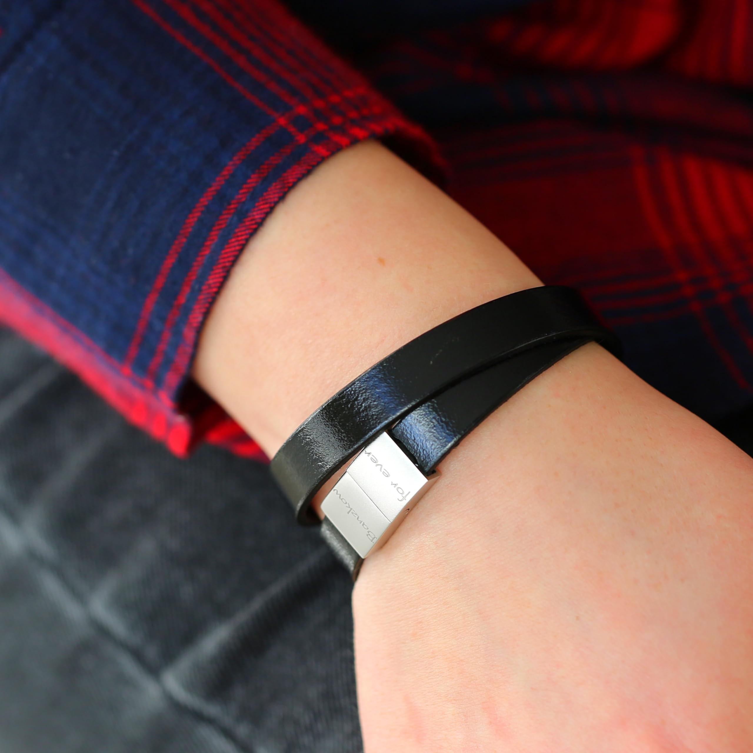 Armband Herren Leder Gravur schwarz Mann Lederarmband Koordinaten schwarzes Männer Armband Wunschgravur Männer Geschenke Herrenschmuck Namen Armbänder Spruch