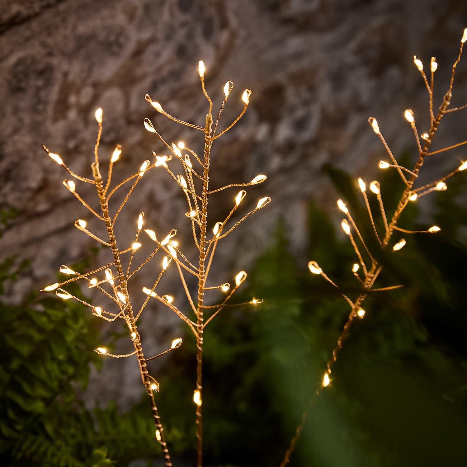 Lights4fun Solar Powered Wavy LED Copper Grass Garden Pathway Decorative Stake Light 60cm Outdoor IP44 Rated
