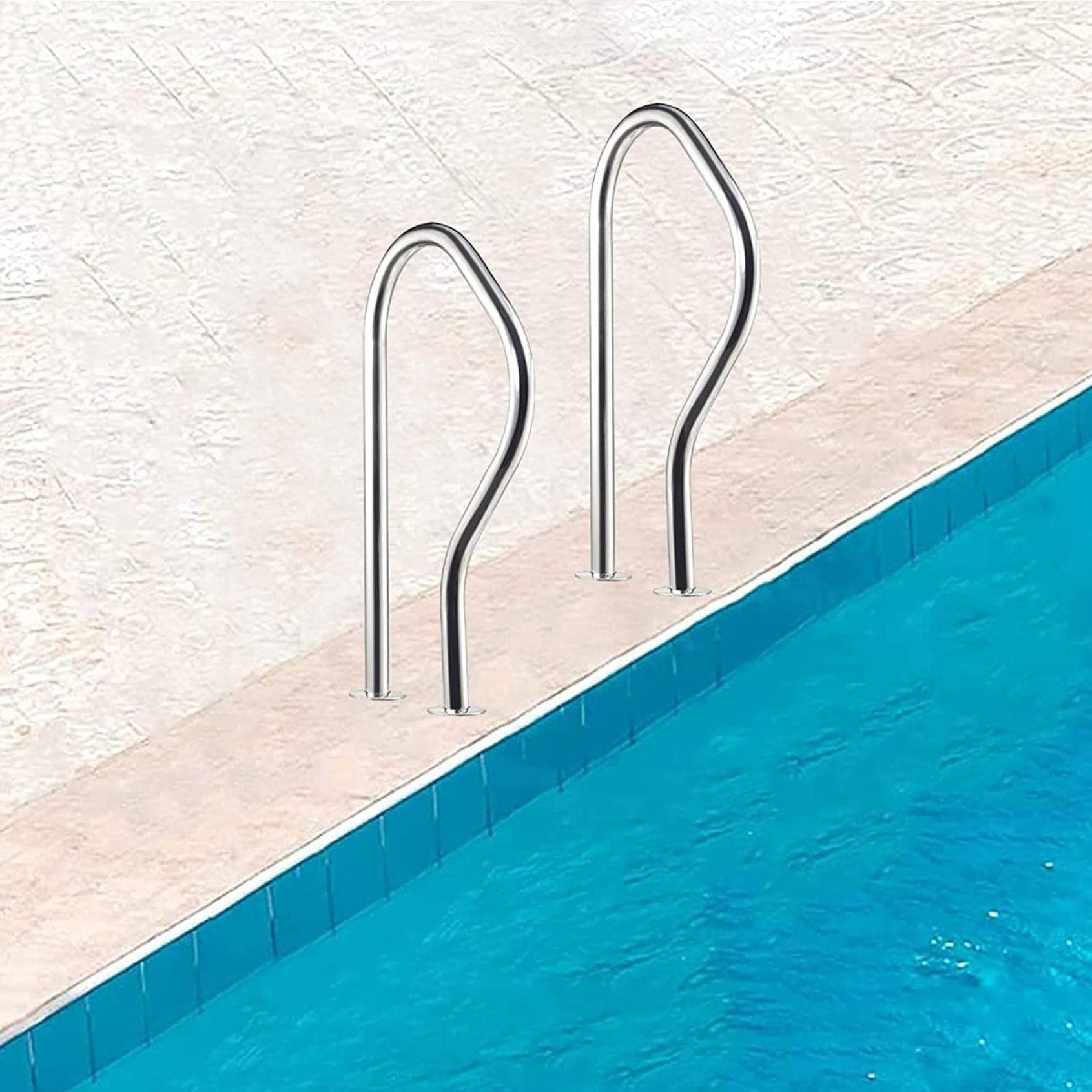 Main courante de piscine pour aménager un espace baignade familial unique