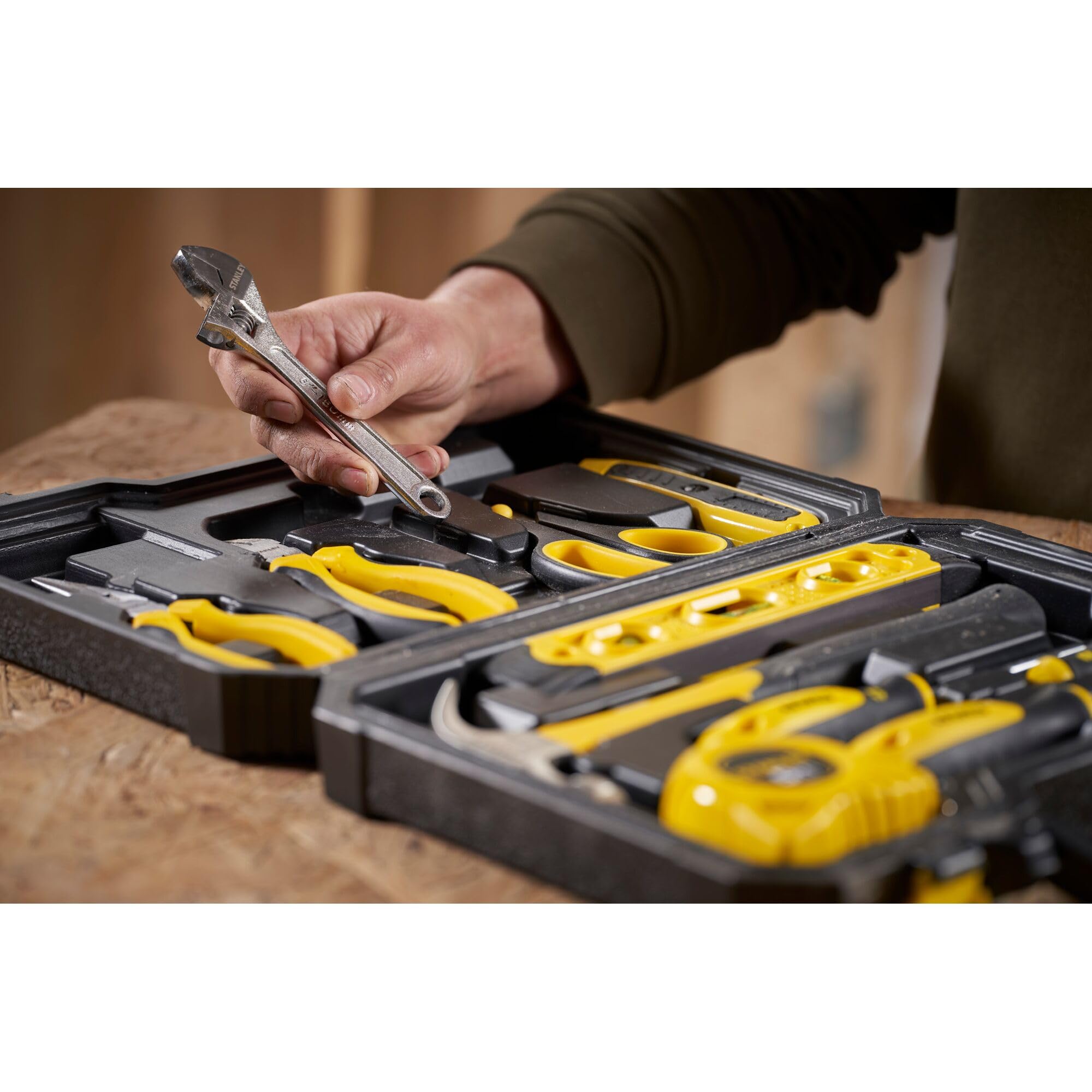 STANLEY ST. Kit de Herramientas P/CASA 28PZ STHT78050-1