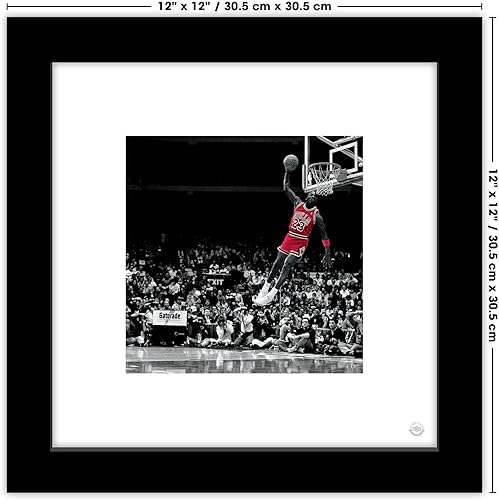 Vista 6 de Trends International Gallery Pops Michael Jordan - Póster de pared de la secuencia de progresión de vuelo 5, 12 x 12 pulgadas, versión de marco