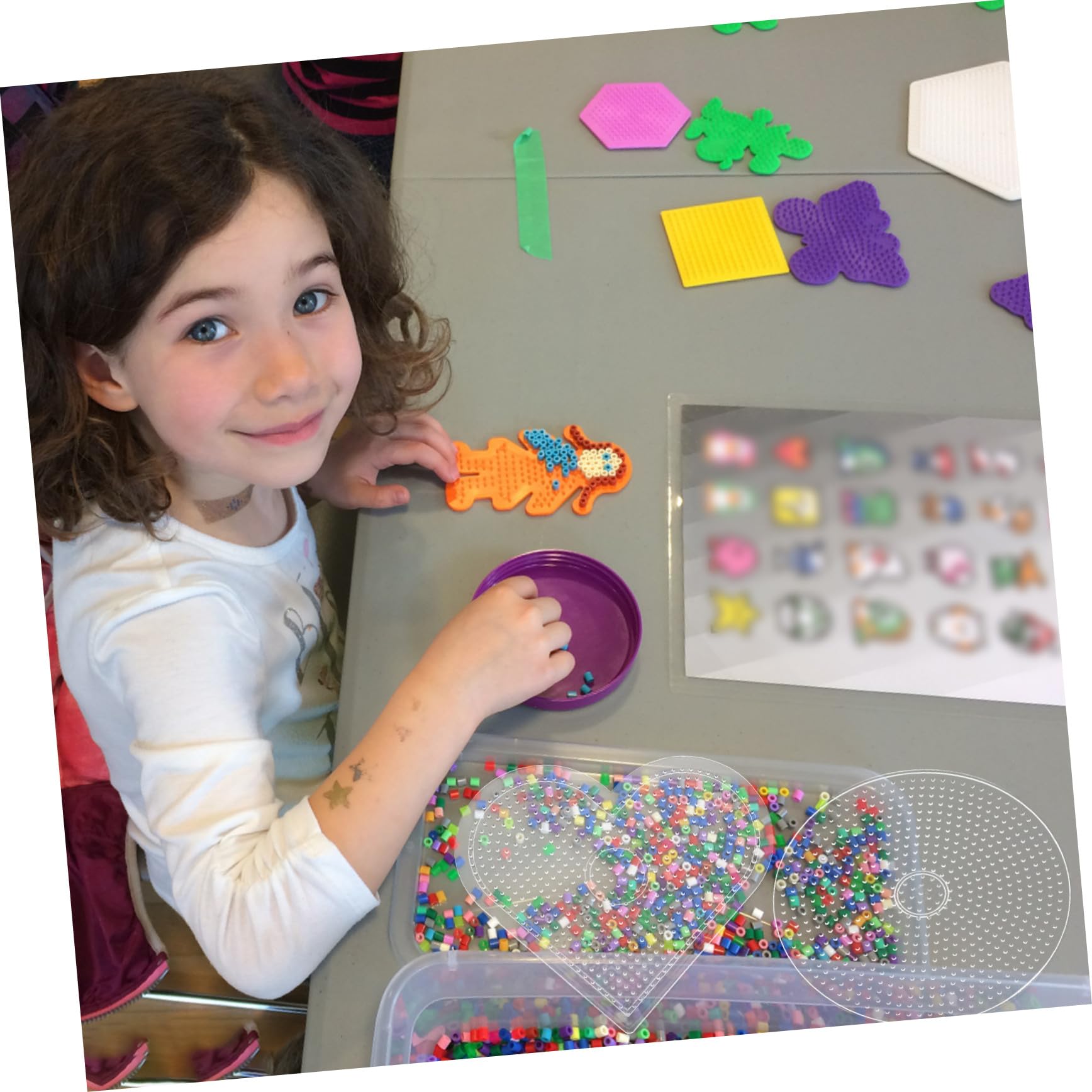 FRCOLOR Set de Plaques à Perles à Repasser Transparentes pour Ados Modèles Carrés Coeur Polygone Rond Kit Bricolage Créatif pour Perlage et Loisirs Créatifs