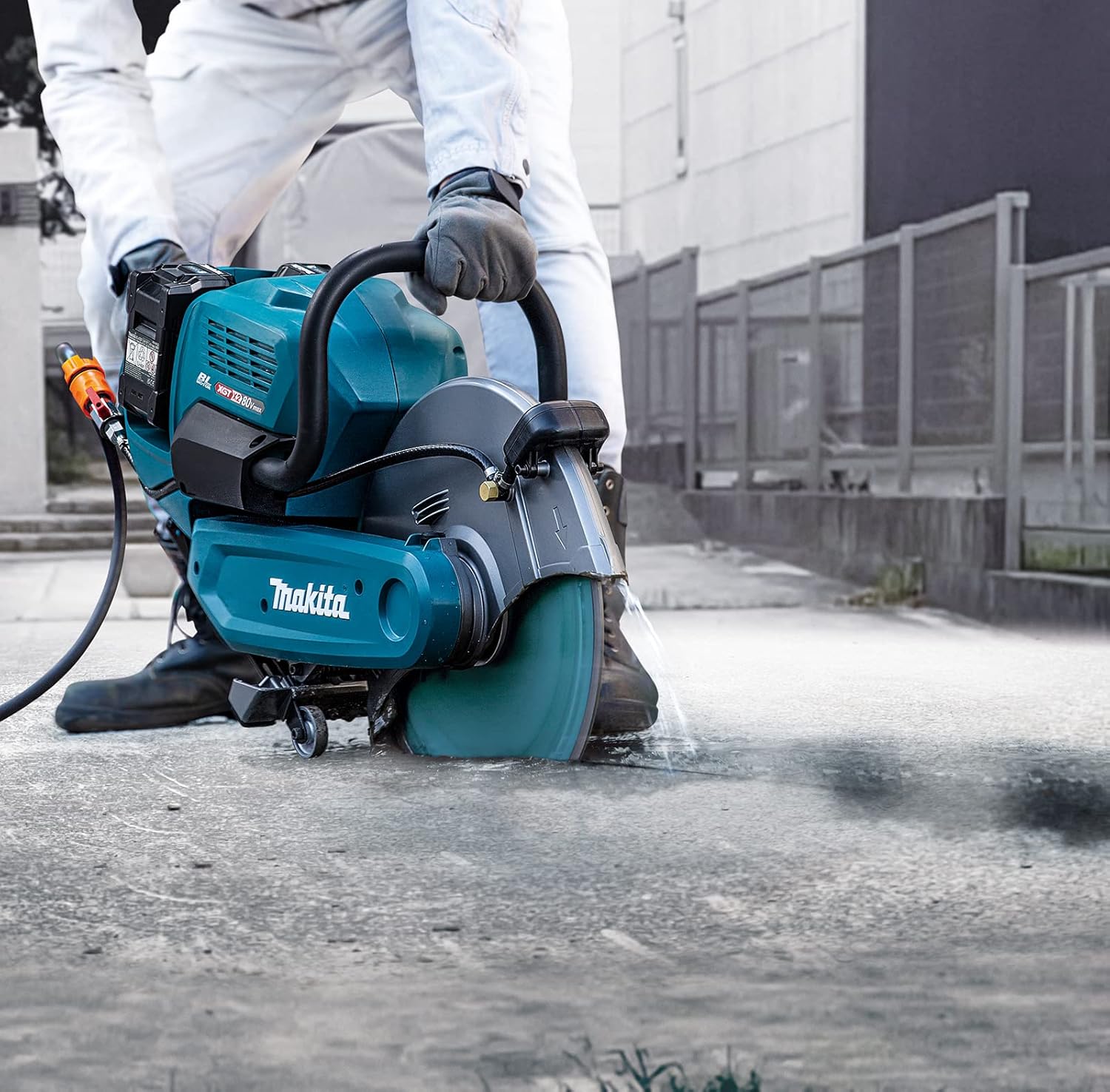 Makita CE001GZ Power Cutter wet cutting on pavement