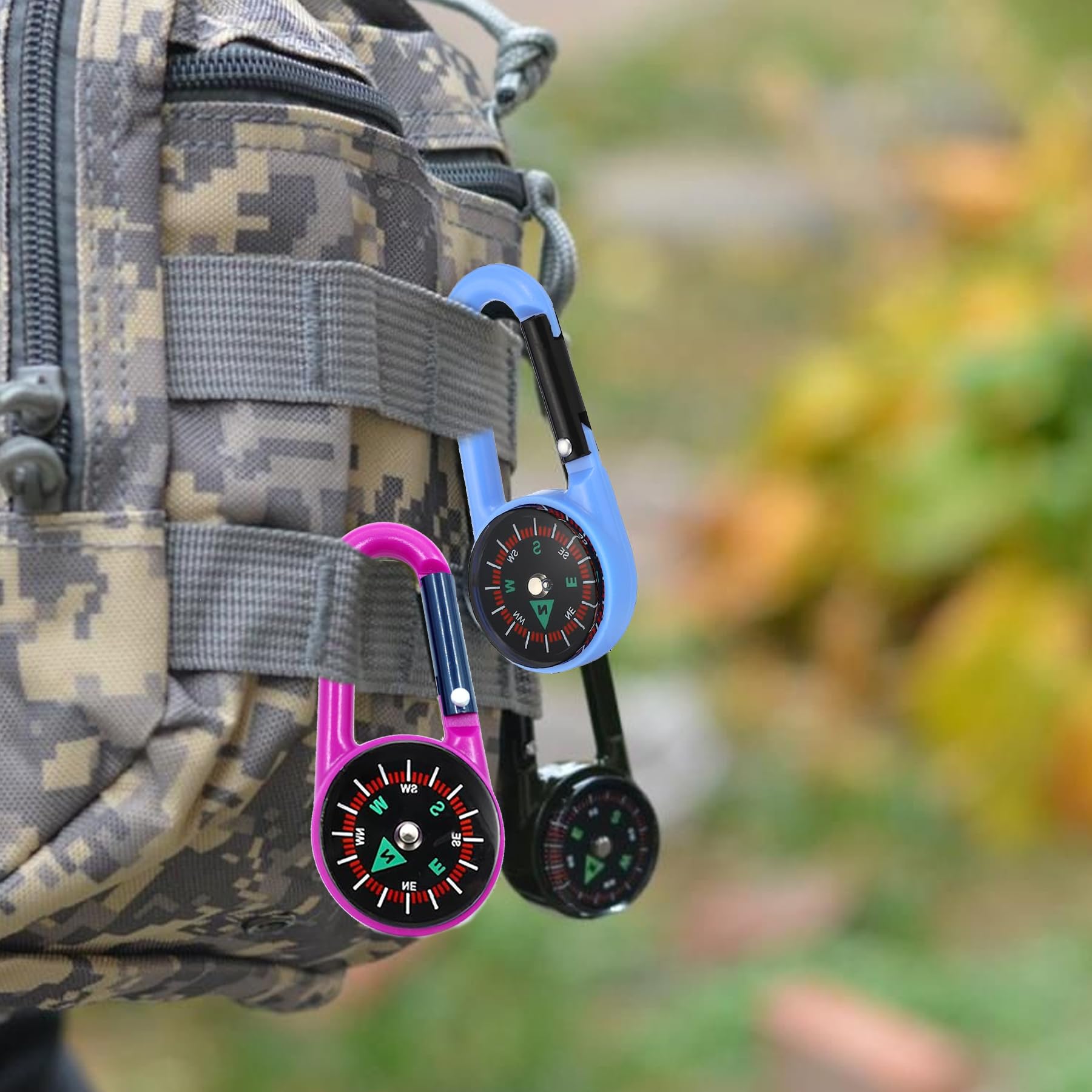 11 Pièces Bouton Boussole Enfant Multifonction Compass Portable Mini Boussole Randonnée Coloré Bouss avec Mousqueton Matériau ABS pour Camping Activités Plein Air Randonnée