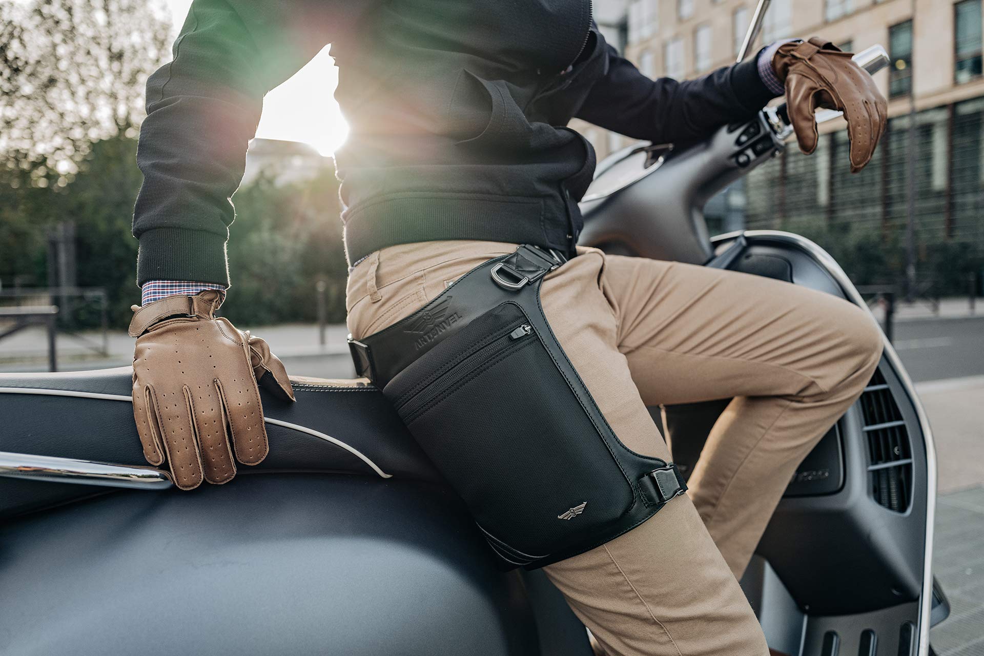 Sacoche de Jambe Moto The Original - Cuir de Vachette Pleine Fleur Vintage & Nylon - Imperméable & Léger - Sacoche Ajustable - Ergonomique - Durable - Garantie 3 Ans (Black)