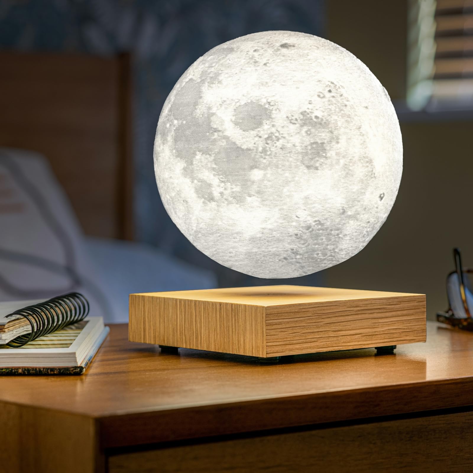 Gingko Smart Moon Lamp • schwebender Mond mit Holzsockel • smartes Stimmungslicht • elektromagnetisch & rotierend • Esche
