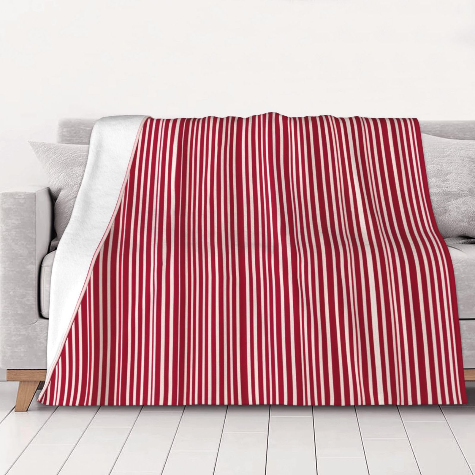 Couverture en flanelle écossaise rouge pour des soirées cocooning confortables sur votre canapé