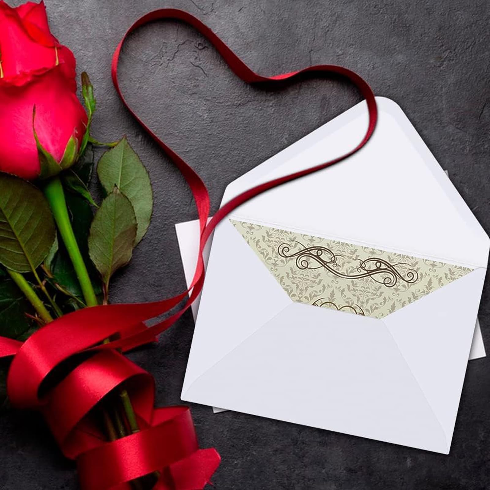 PALUDO 100 szt. Koperty z Papieru Typu Kraft 13,5 x 18,5 cm - 130 g/m² Klejeniem na Mokro Koperty ze Spiczastą Klapką, Koperty z Recyklingu na Kartki Okolicznościowe Zaproszenia Urodzinowe, Białe