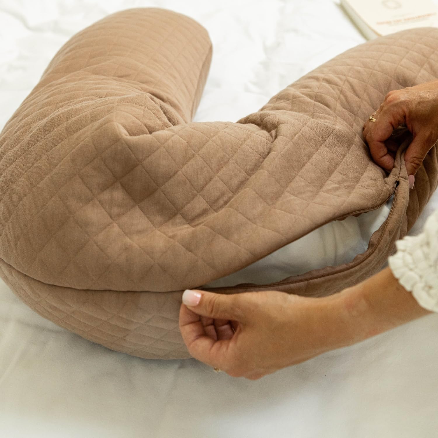 BÉABA Big Flopsy – Cuscino Allattamento e Gravidanza, Multifunzionale, Ideale per Dormire e Allattare, Supporto e Comfort Ottimale, Riposo Notturno, Tessuto Cotone Oeko-Tex – Cacao