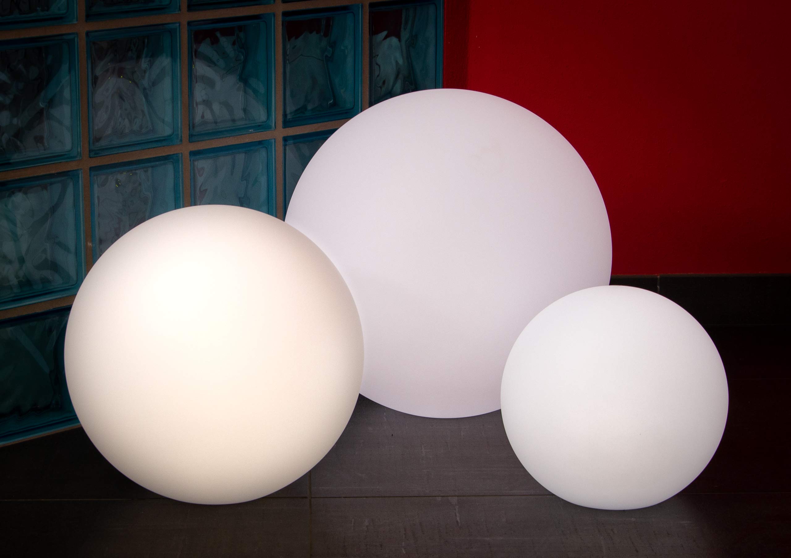 Led Kugel Garten Kugellampe Kugelleuchte Aussen 30 cm 16 Farben Aufladbar mit Akku und Fernbedienung Leuchtkugel Outdoor Lichtkugel PE-Kunststoff Wasserdicht IP65
