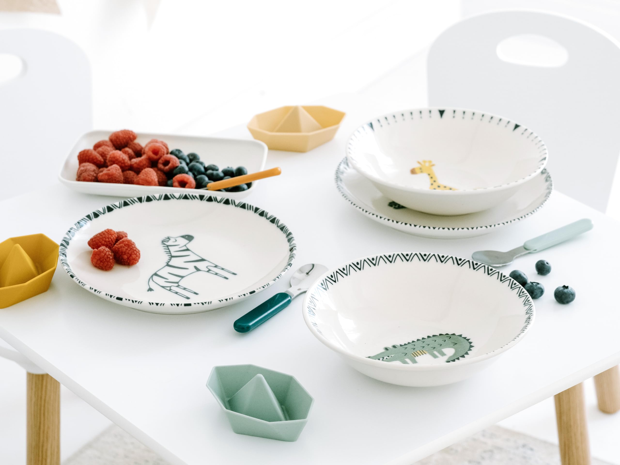 CreaTable, 24704, Serie Safari Bunt, 4-teiliges Geschirrset für 4 Personen, Teller Set aus Steinzeug, spülmaschinen- und mikrowellengeeignet, Qualitätsproduktion