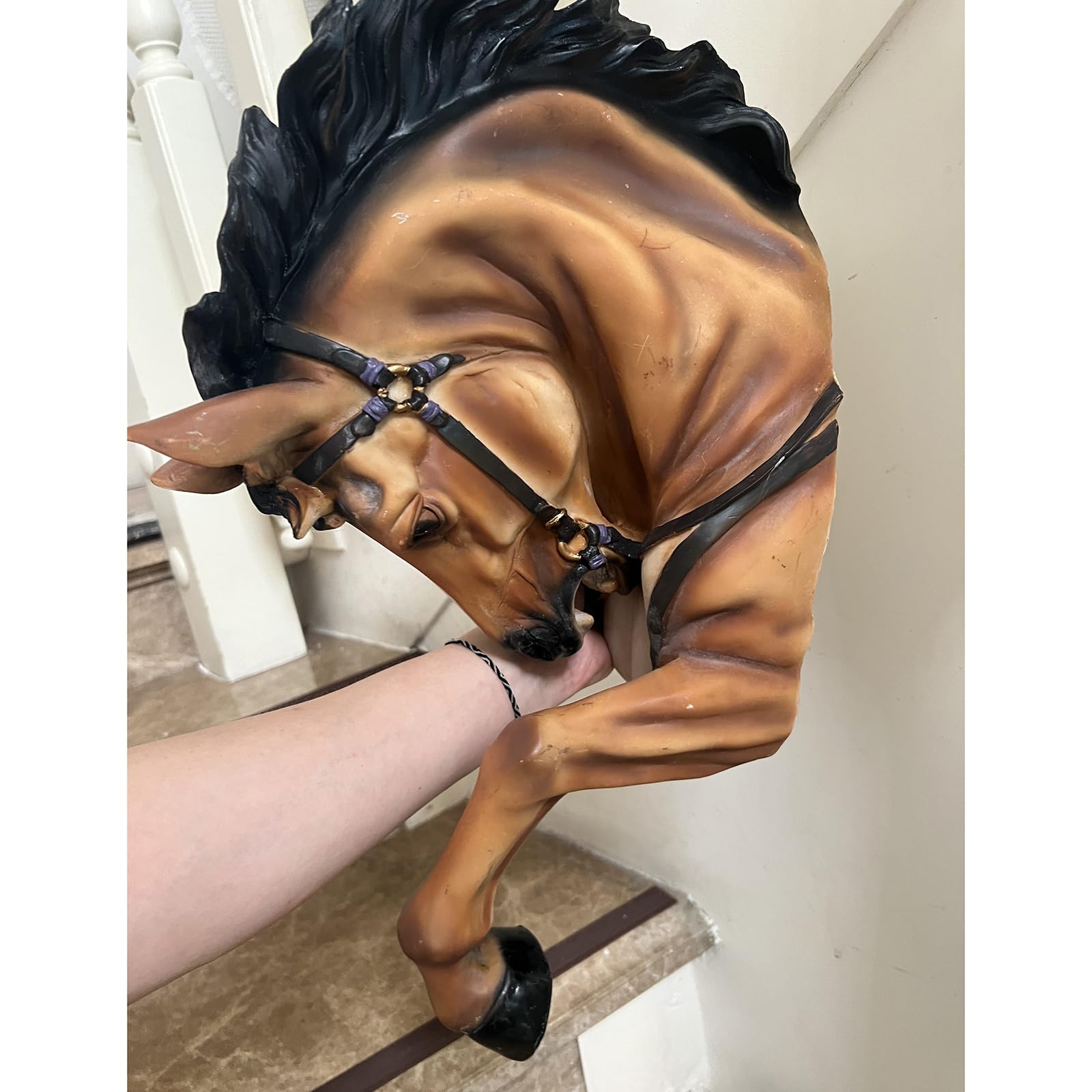 YXCQHZM Cabeza de caballo montada en la pared, busto de cabeza de caballo sintética, 57,9 cm de alto, resina rústica, taxidermia, decorativa, réplica de arte decorativo