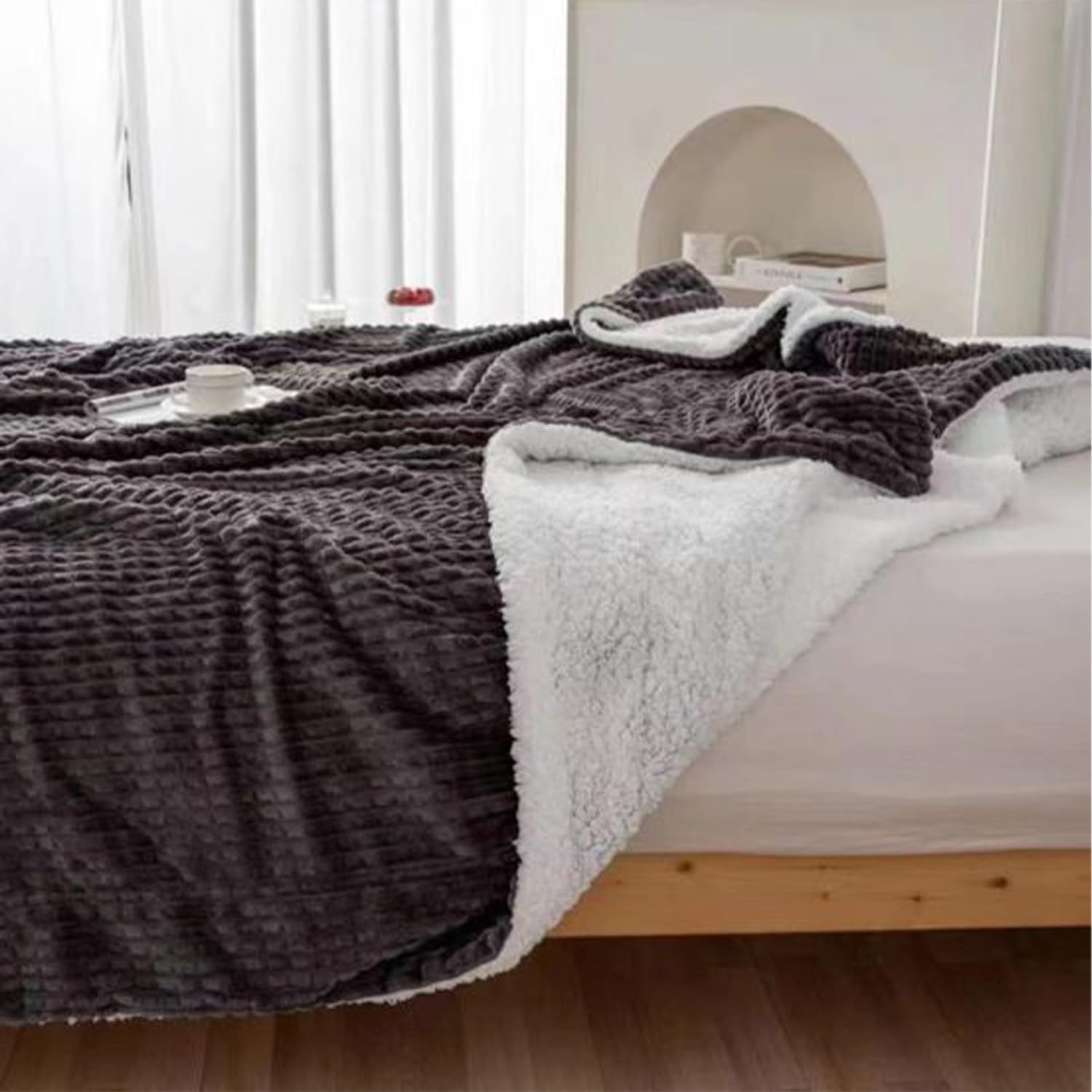 Manta de Franela y Borreguillo para Cama Sofá, Manta Borreguillo de Premium Microfiber Polyester, Manta Reversible, Suave Cómoda, Cálida Esponjosa, Patrón Gofre, Gris Oscuro,220x240cm