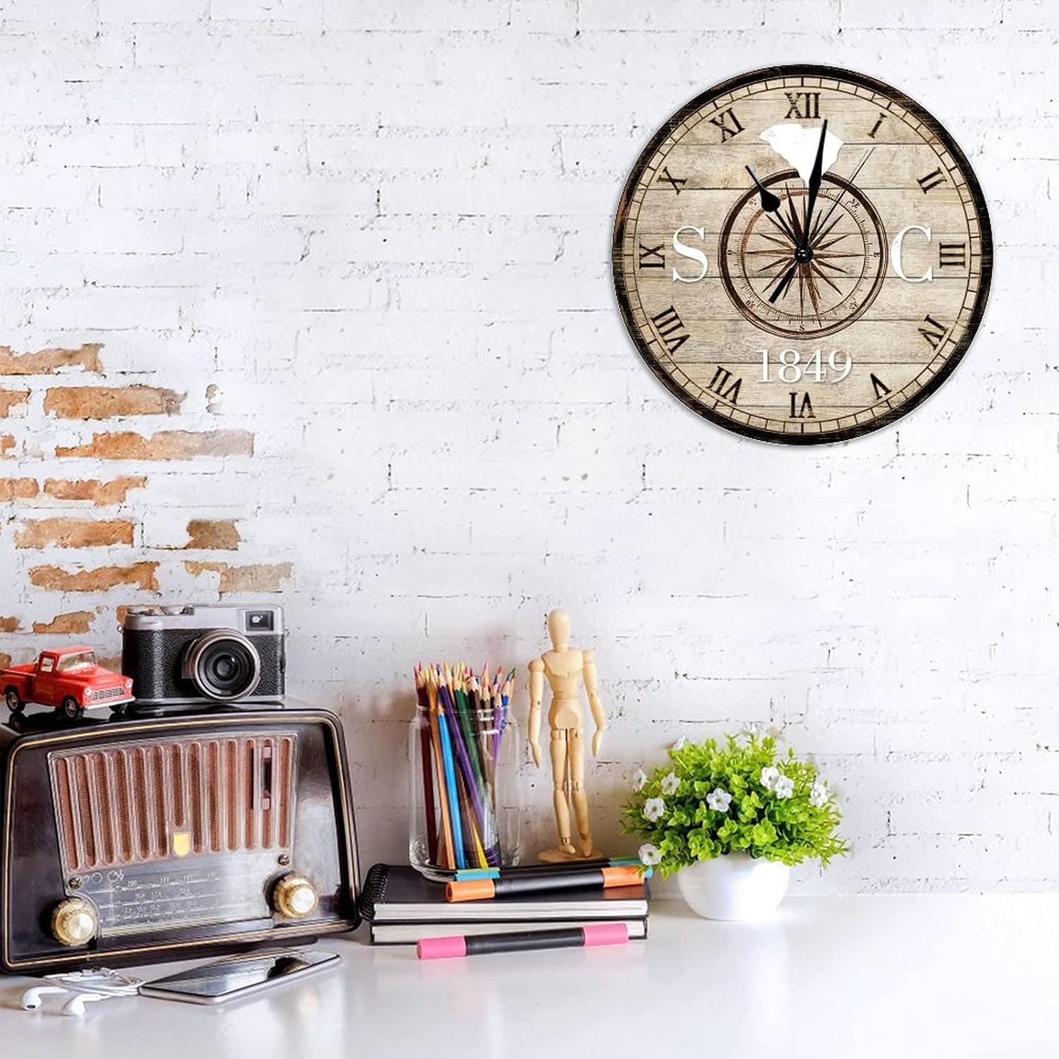 South Carolina Home State Clock United States Wall Clock Rustic Navigate Round Decorative Clocks Battery Operated 15 Inch Silent Retro Compass Map Wall Decor for Kitchen Bedroom Living Room Office