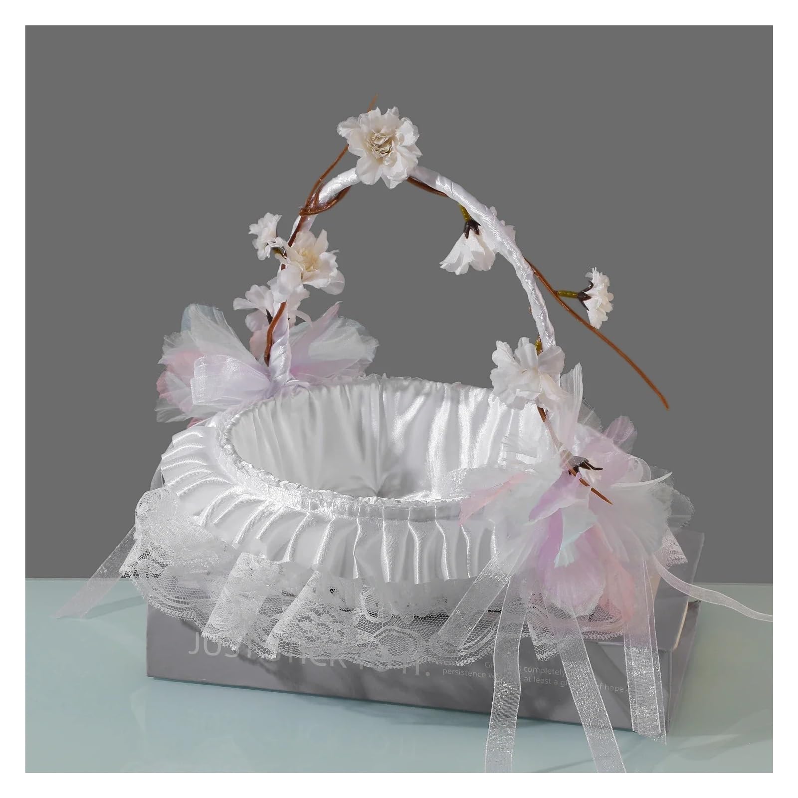 Blumenkörbchen Hochzeit Weißer Satin-Blumenkorb mit Kirschblütenzweig-Dekor