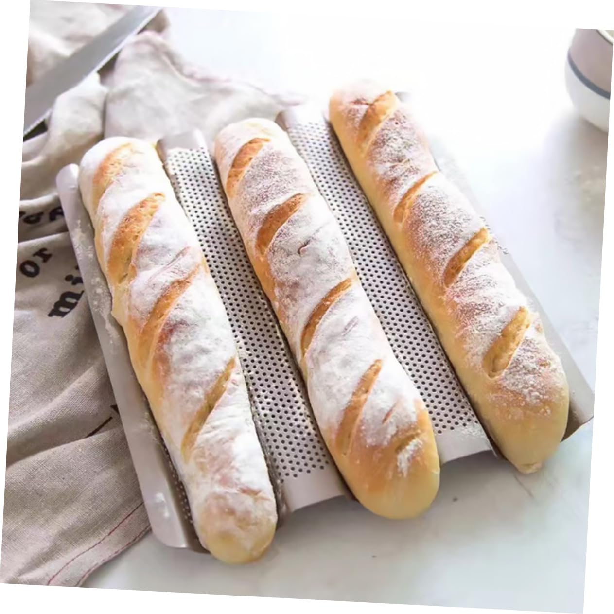 COLLBATH Französische Brotbackform 2 Stück aus Kohlenstoffstahl, Antihaft | 3 Wellen, 3 Schlitze und Perforiertes Design, Geeignet zum Backen von Baguette