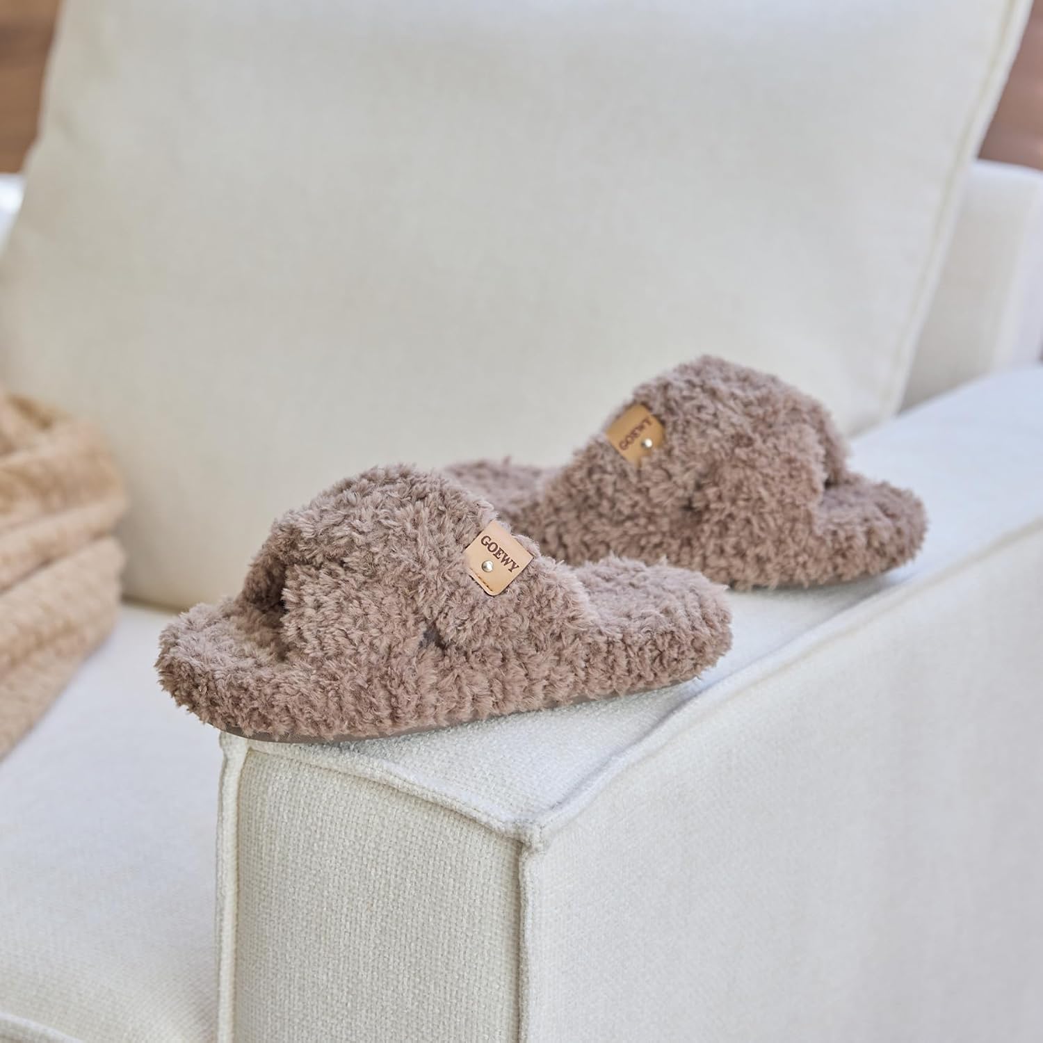 GOEWY Fuzzy Open-Toe Slippers for Women,Memory Foam Soft Indoor Outdoor Cross Band Women's Slipper,Anti-Slip House Shoes Slip On Gifts for Women Her Mom