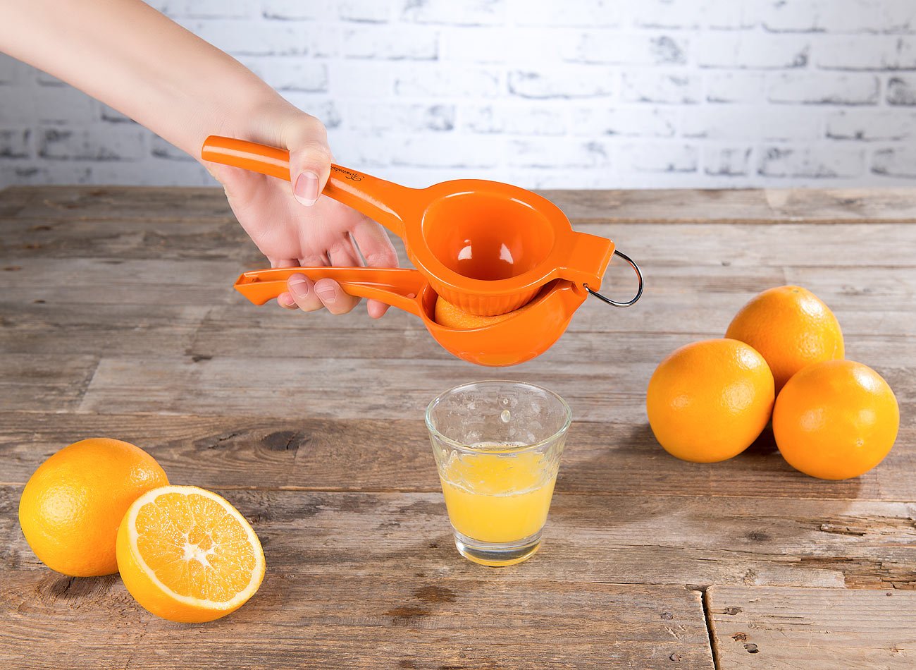 Rosenstein & Söhne Orangenpresse manuell: Manuelle Zitrus- & Saftpresse aus Metall für Orangen, Ø 8,5 cm, orange (Orangenpresse Hand, Orangensaftpresse manuell, Salat) Küche, Haushalt & Wohnen