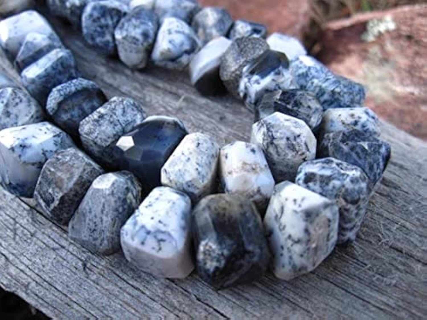 Opale dendritique facettée LKBEADS, gemmes rares d'exception pour joaillerie artisanale