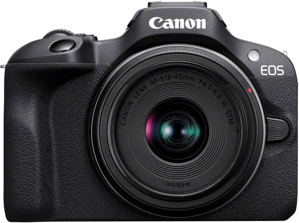Canon EOS R100 avec l'objectif RF-S 18-45mm F4.5-6.3 IS STM