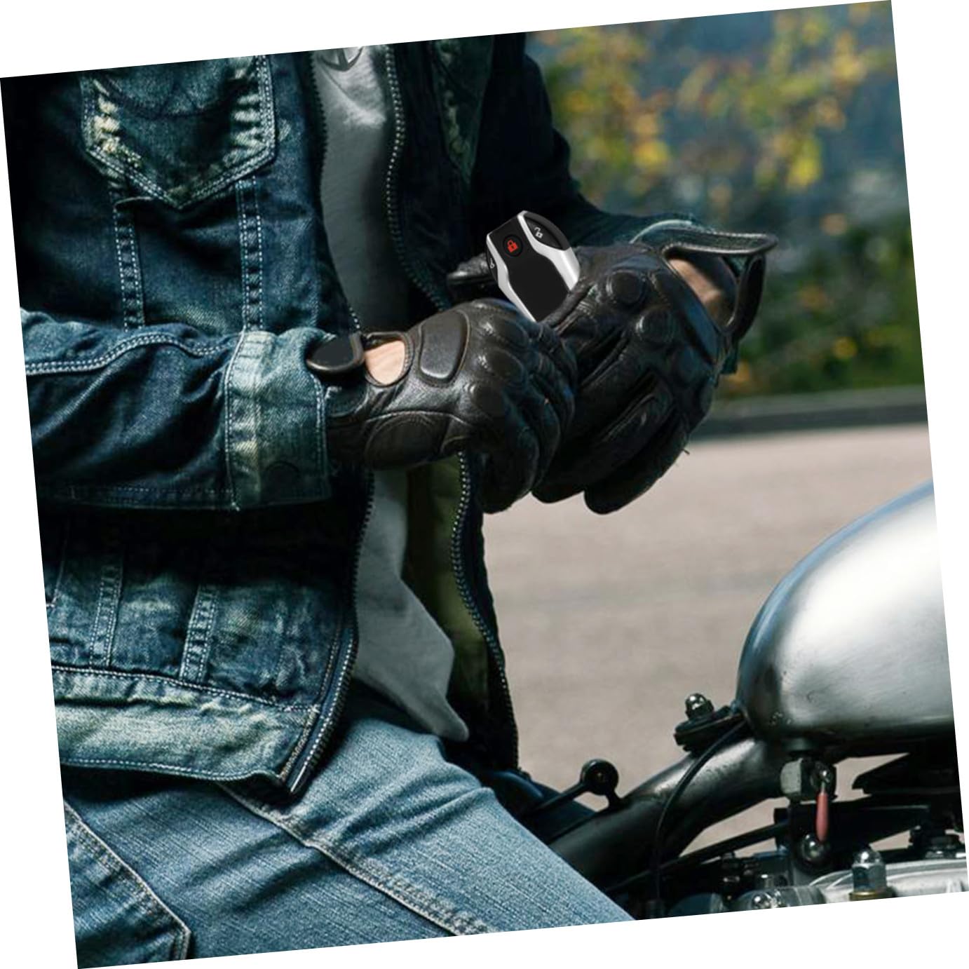 Kit Antifurto per Motociclette con Avvio Remoto e Localizzatore Veicolo, Materiale Plastico Resistente, Telecomando Incluso, Allarme Automatico Efficiente