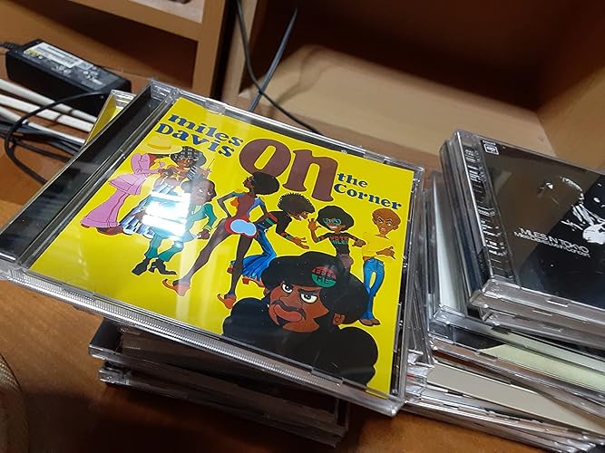 Amazon.co.jp: ON THE CORNER: ミュージック