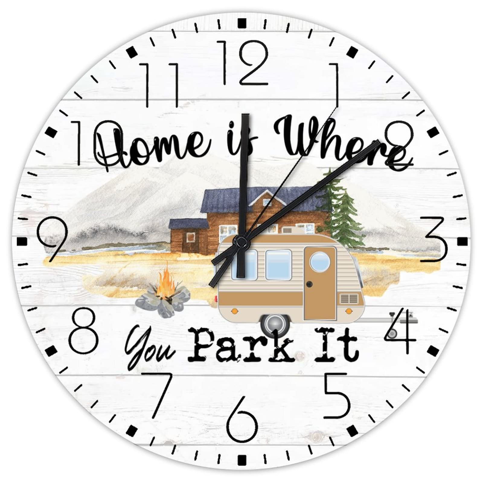 Horloge murale en bois ronde pour habiller une grande salle vide