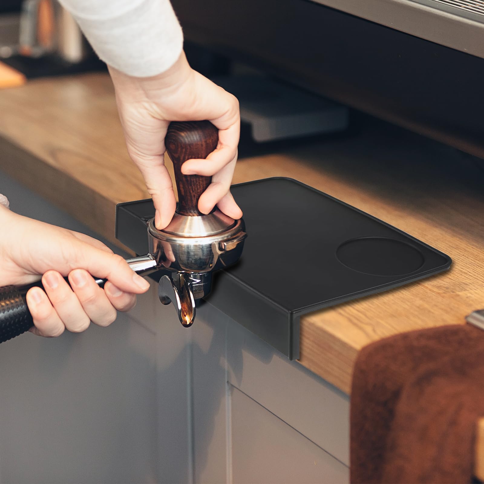 GROOFOO Mata do kawy silikonowa, akcesoria barista z zabezpieczeniem krawędzi, sitko z wcięciem do espresso
