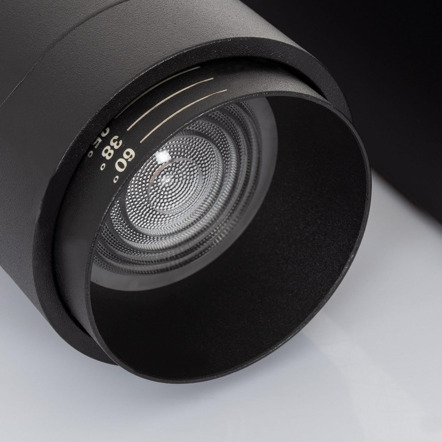 LEDKIA LIGHTING Faretto LED Binario Trifase 30W Regolabile Wolf Multiangolo 15-60º Nero 3000K Bianco Caldo