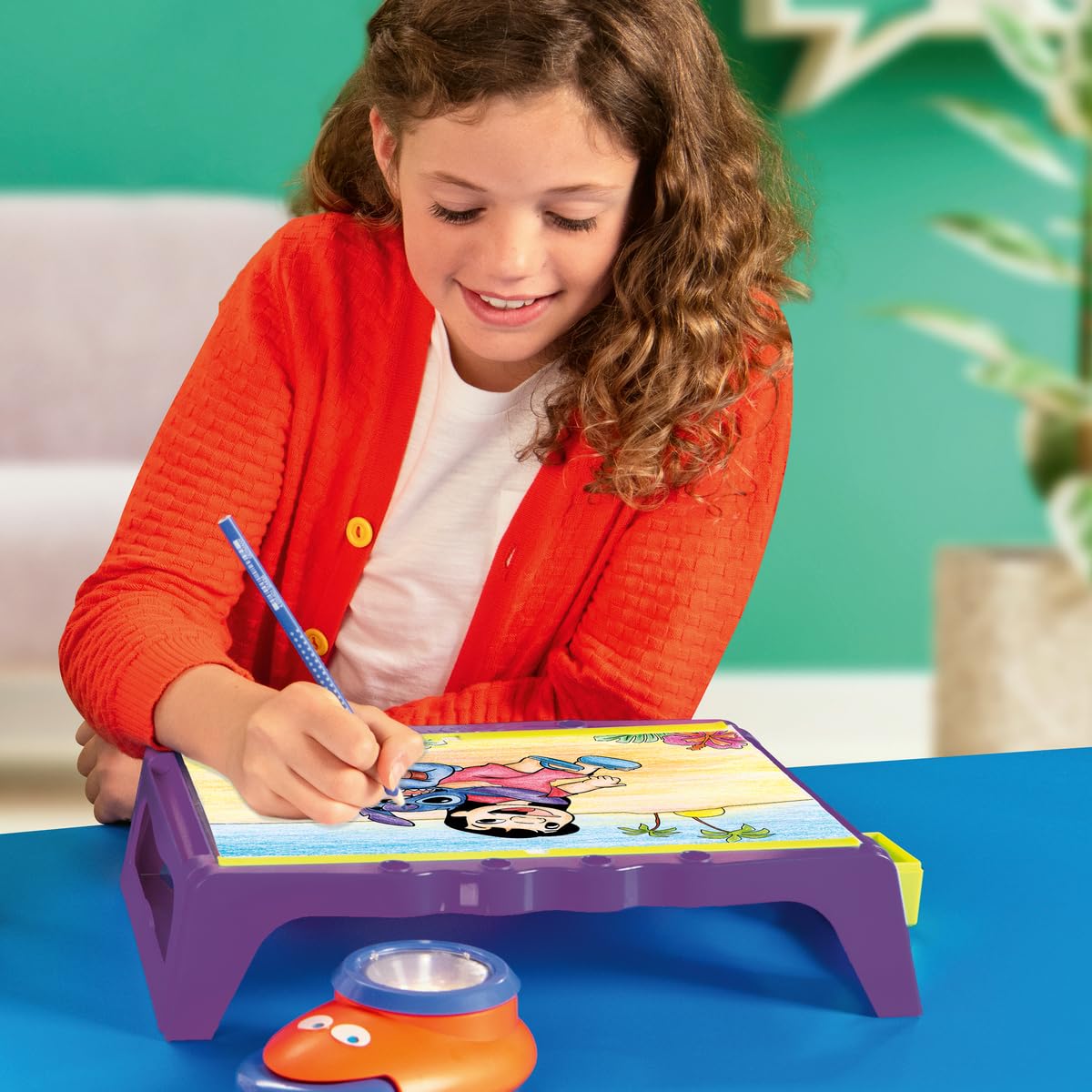 Ravensburger Xoomy Maxi Disney – Table à Dessin pour Enfant avec projecteur LED – Apprendre à Dessiner Les Personnages Disney – 72 modèles – Activité créative dès 6 Ans – Version française