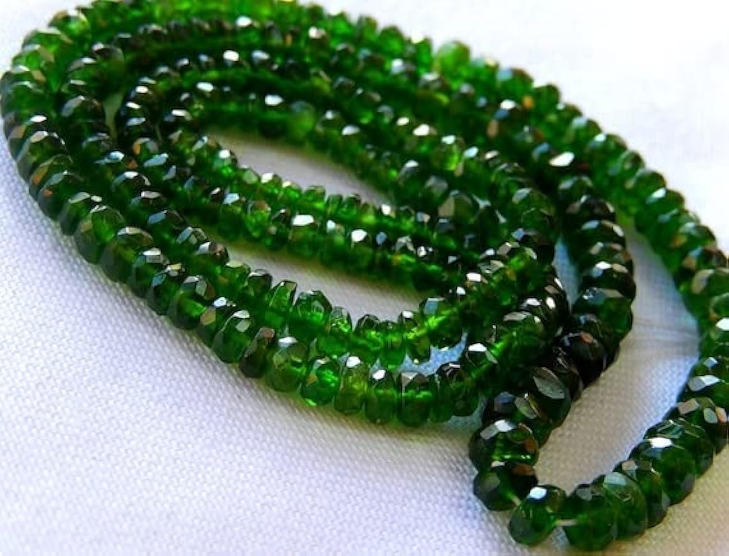 Diopside de chrome en perles facettées haut de gamme pour joaillerie fine fait main