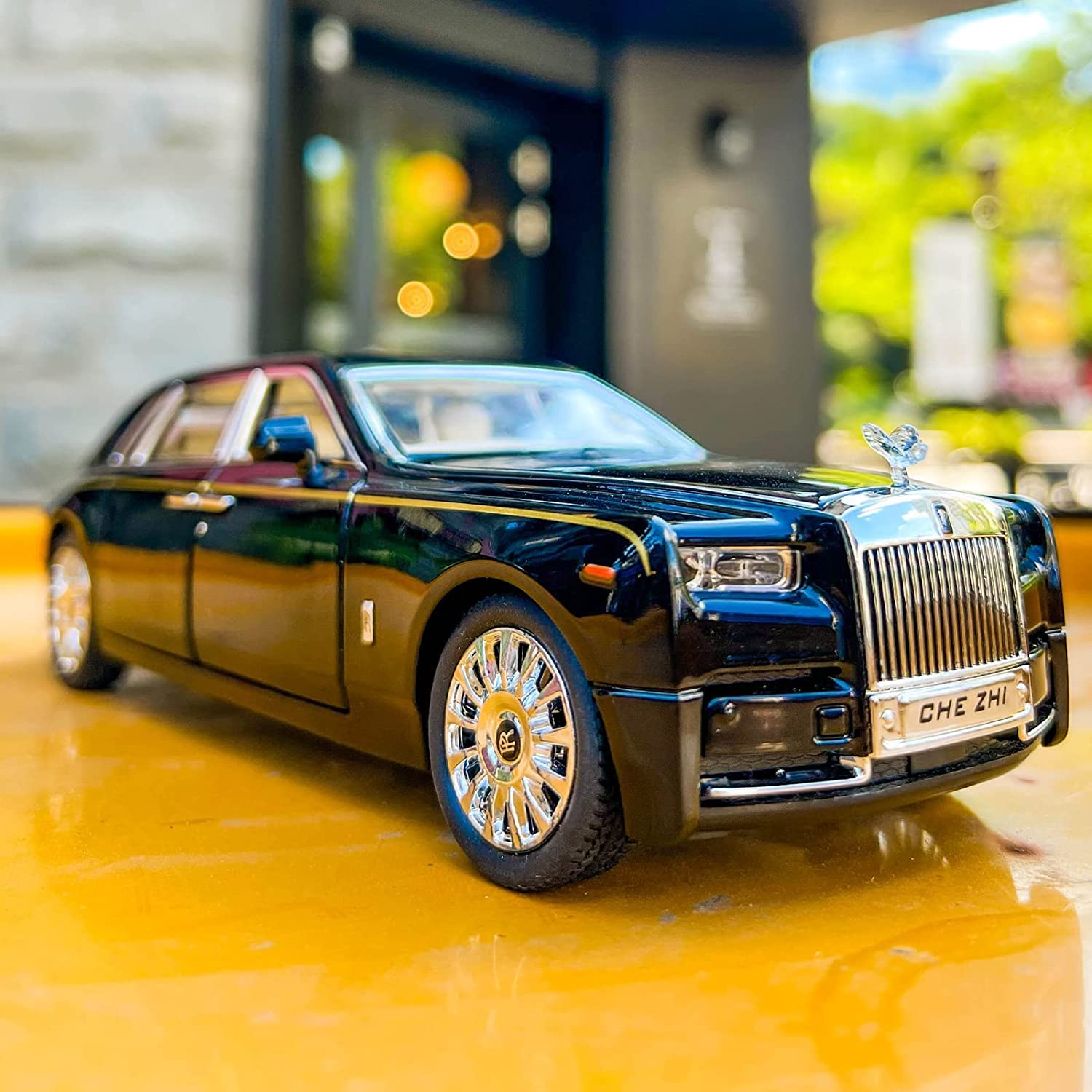 PLUSPOINT 1:32 Scale Rolls Royac Phantom Car Pull Back Vehicles Diecast Exclusive Zinc Alloy Metal Toy Model Car with Openable Door and Sound Light Gifts Toys for Kids Toddlers 3