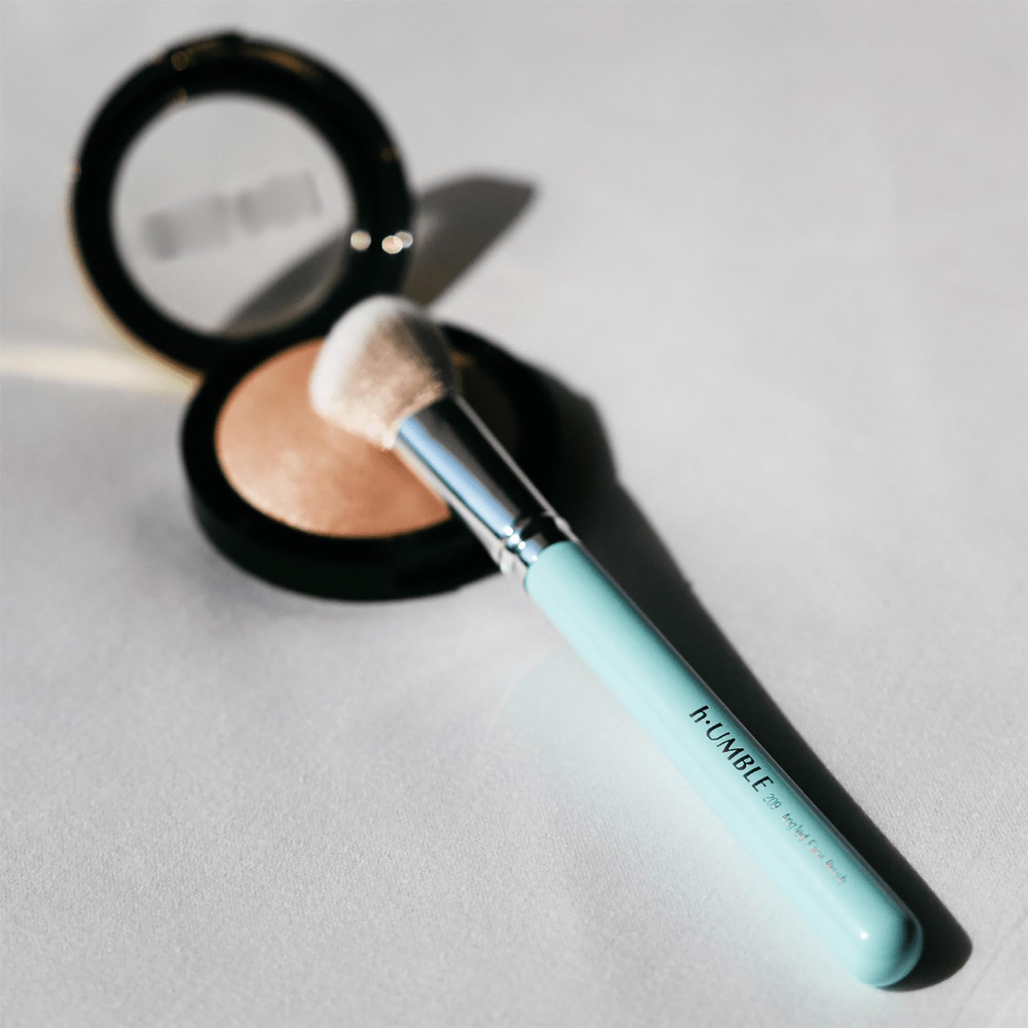 209 Angled Face Brush - Makeup Brushes for Precision Application - Ideal for Cream, Powder and Liquid - Vegan and Cruelty-Free - 1 pc 2