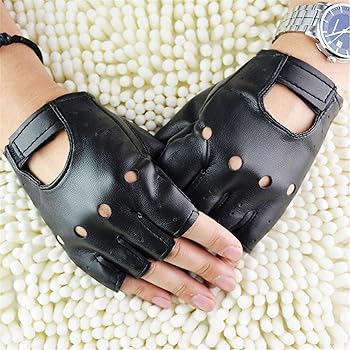黒レザー ドライビンググローブ パンチングデザイン　新品・未使用 黒レザー ドライビンググローブ パンチングデザイン 新品・未
