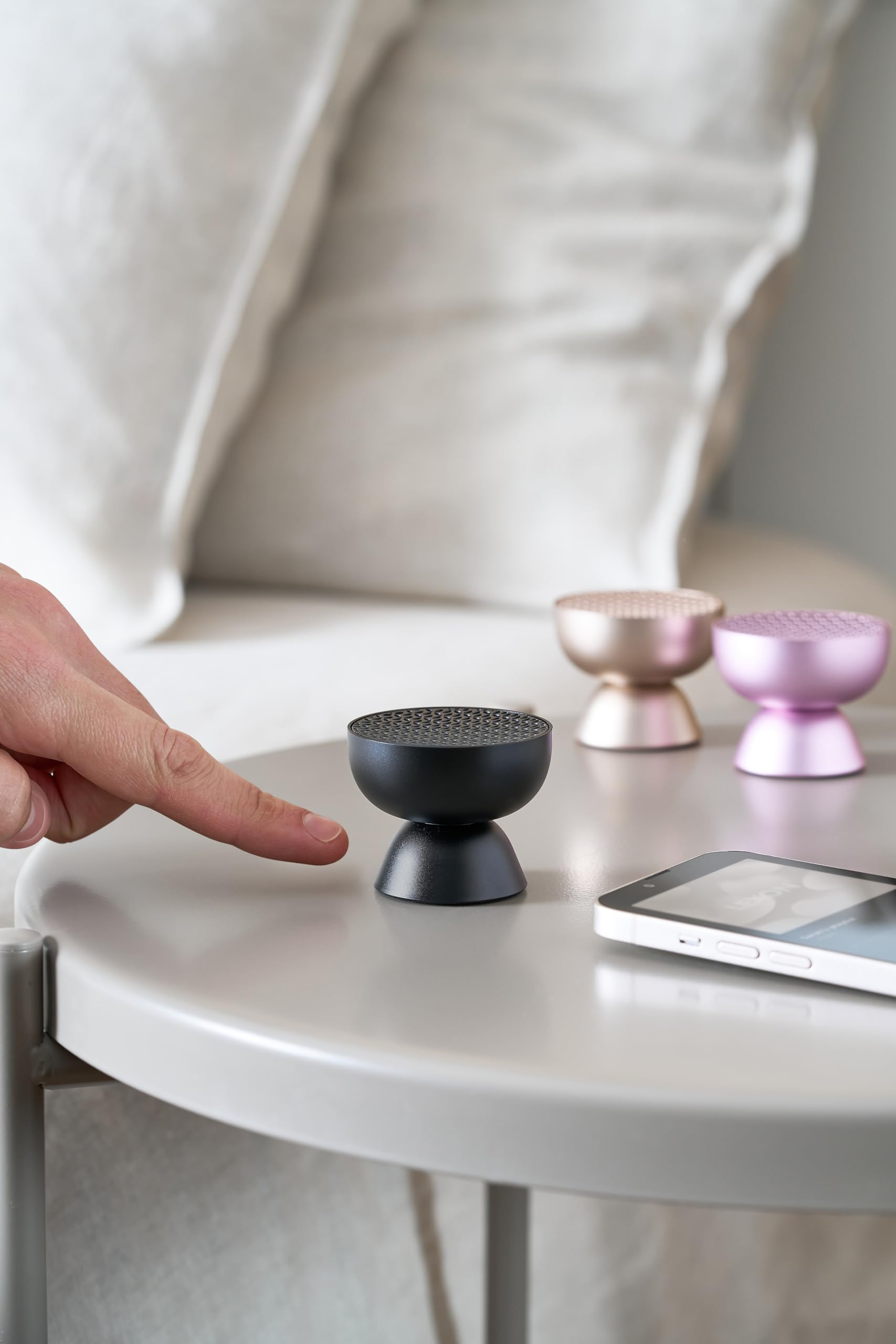 Lexon Mini Enceinte Bluetooth Portable TAMO, Appairable en réseau, à Commande Tactile, Micro et Haut-Parleur intégré, Rechargeable sans Fil pour PC et Smartphone - Noir