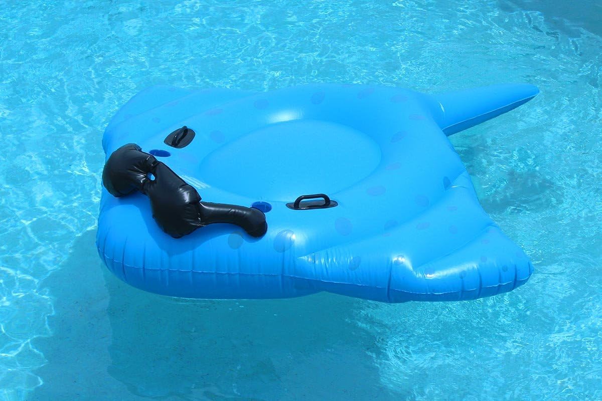 GAME 5100 Stingray Inflatable Pool Float - Giant