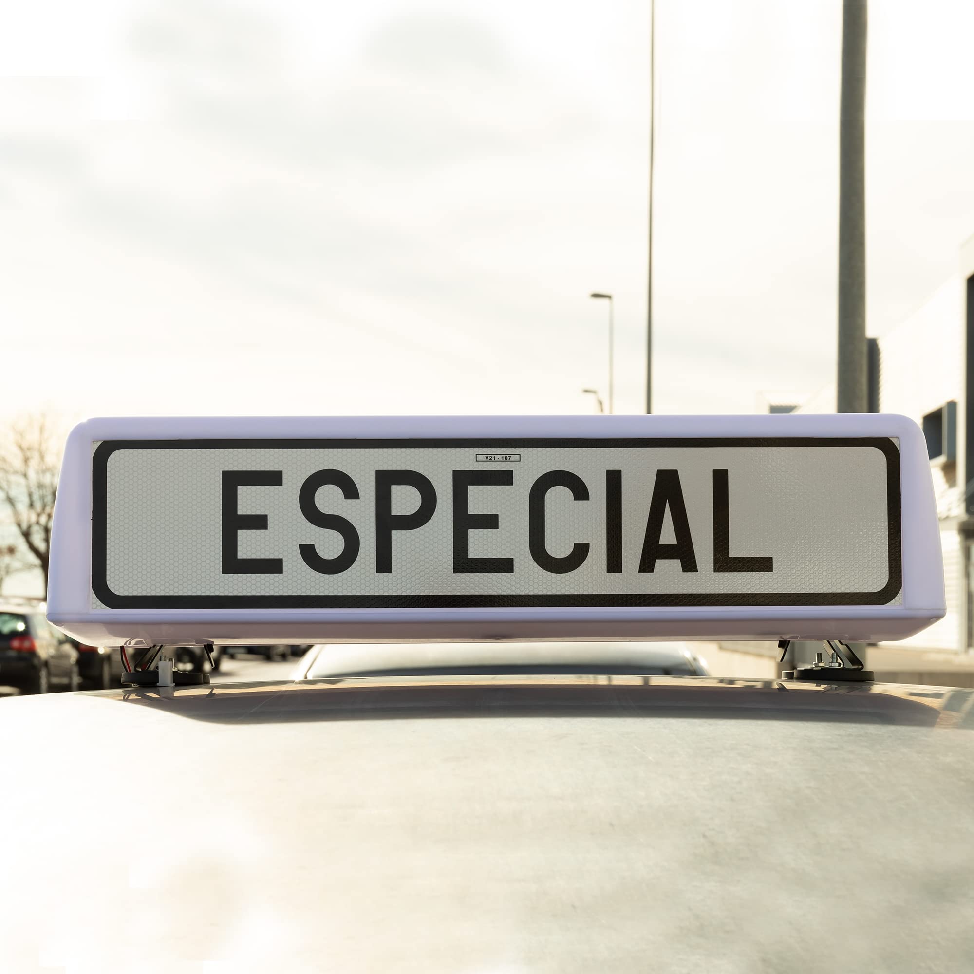 Cofan Cartel avisador acompañamiento vehículo especial | Resina | Señal V21 homologada | Soportes magnéticos | Medidas: 72 x 22 x 21 cm