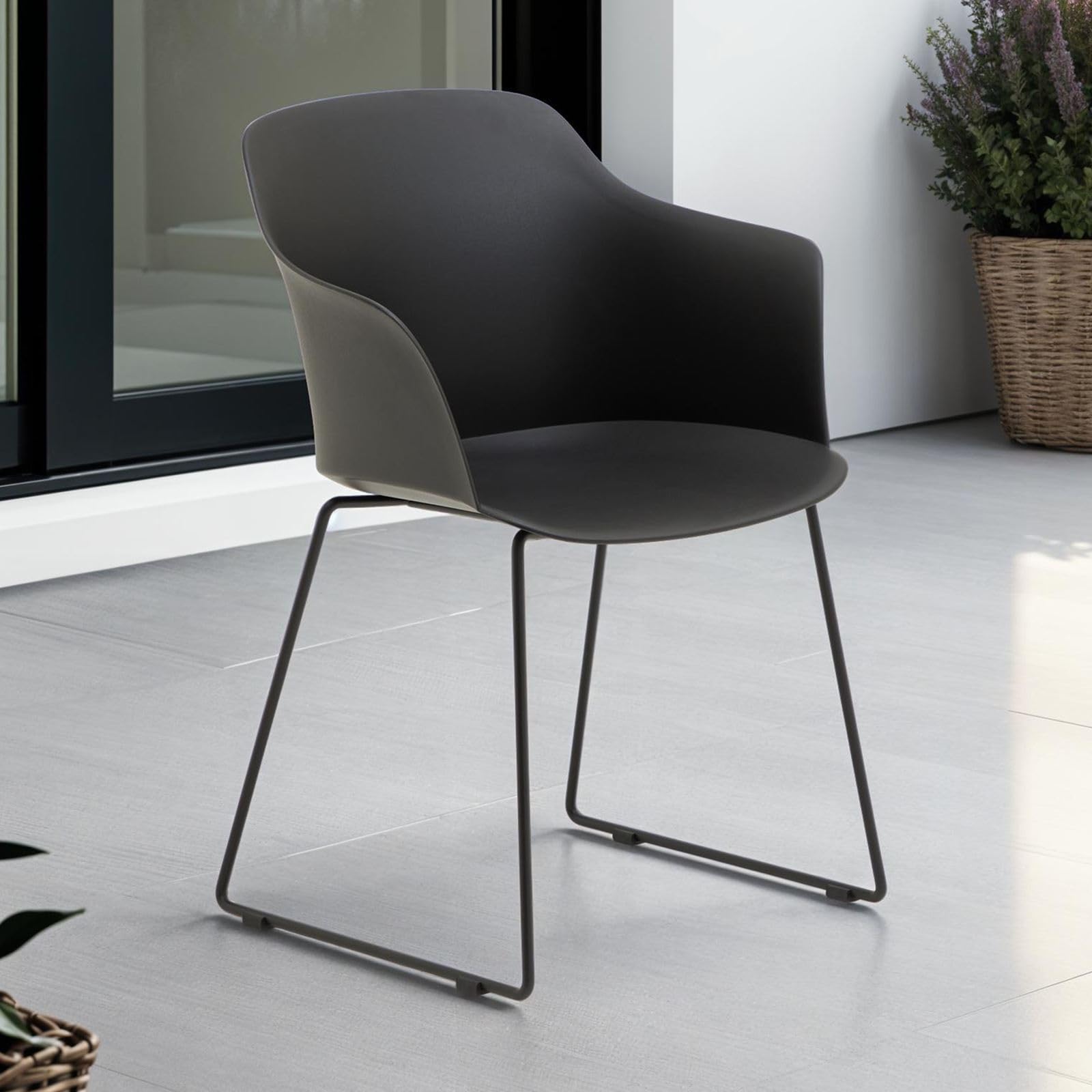 IDIMEX Gartenstuhl FORO im 4er Set, Schwarz - Outdoor Schalenstuhl aus Polypropylen, Sitzschale UV-beständig und pflegeleicht, schlanke Metallbeine, modernes Design für Garten und Terrasse