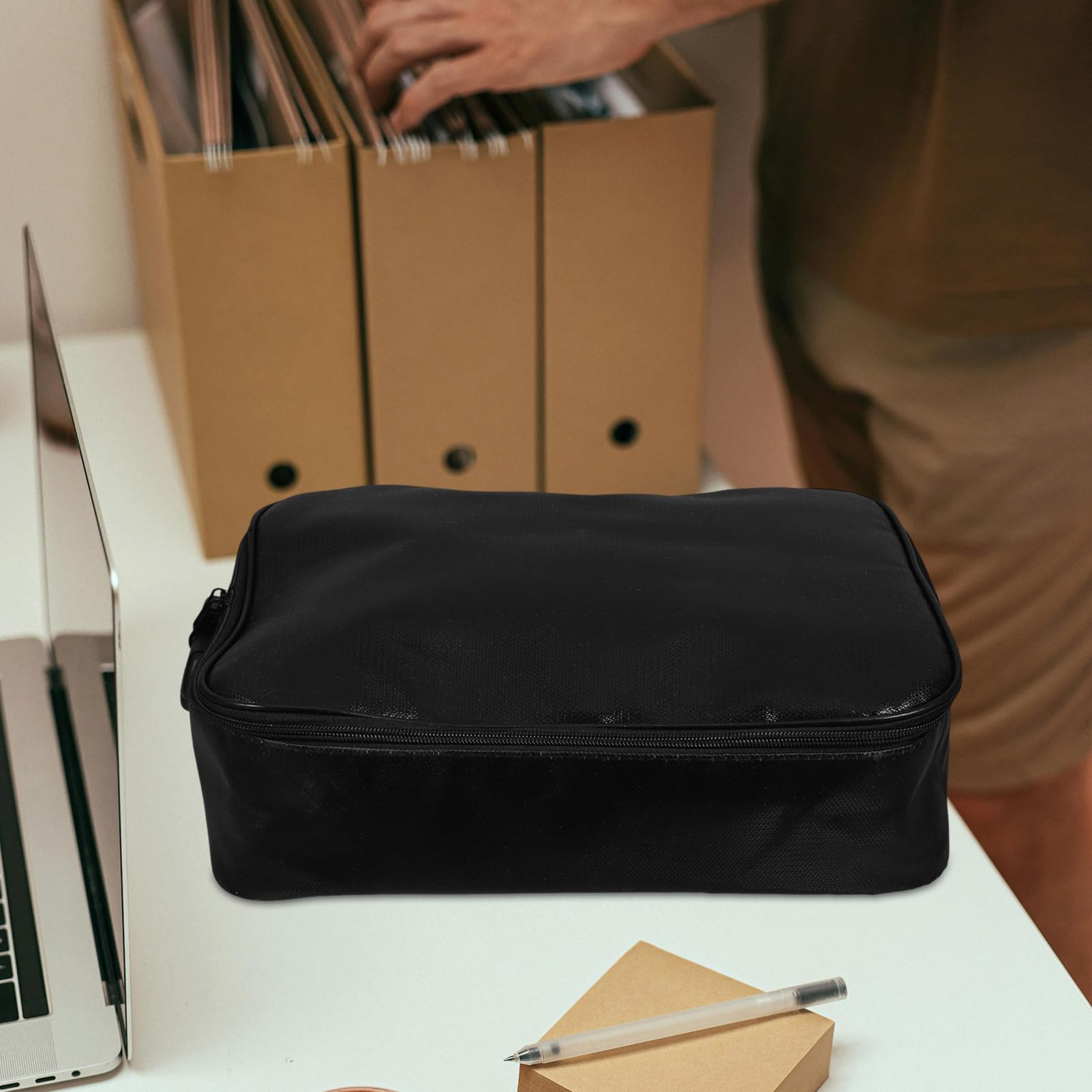 Abschließbare Aufbewahrungstasche mit Mehrlagigem Design Schwarz