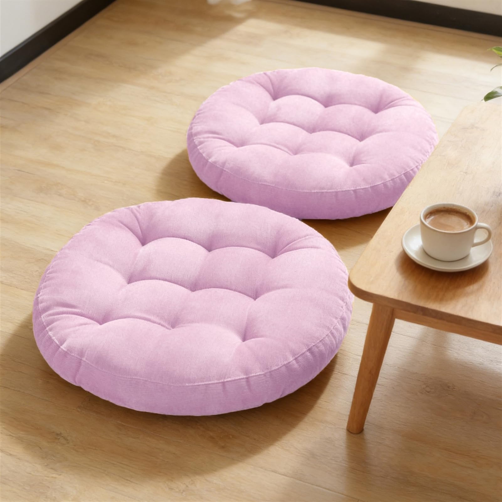 Coussin de sol pour meditation et seance de yoga apaisante sur le balcon