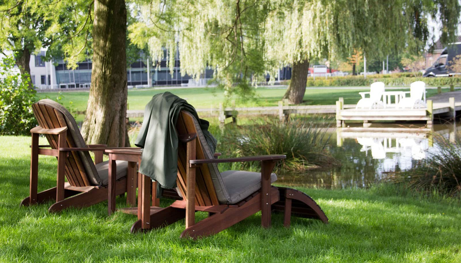 MaximaVida Adirondack Gartenstuhl + Fußstütze Toronto, geölt - aus exklusivem Taliwood